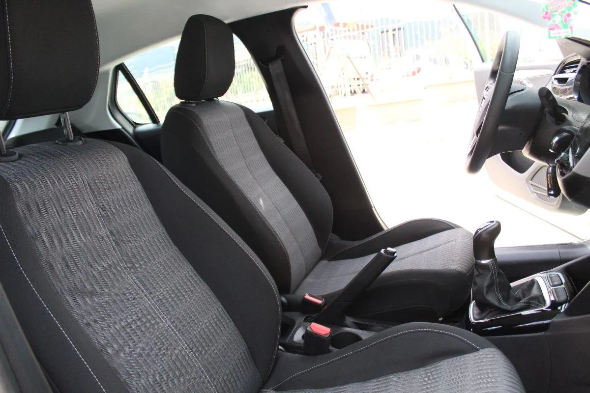 OPEL - Corsa - 1.2 Edition
