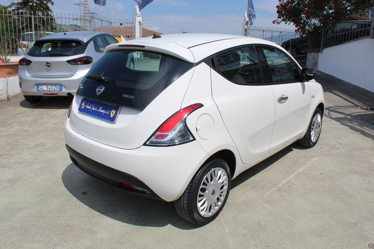 LANCIA - Ypsilon - 1.0 FireFly 5p.S&S Hybrid Silver