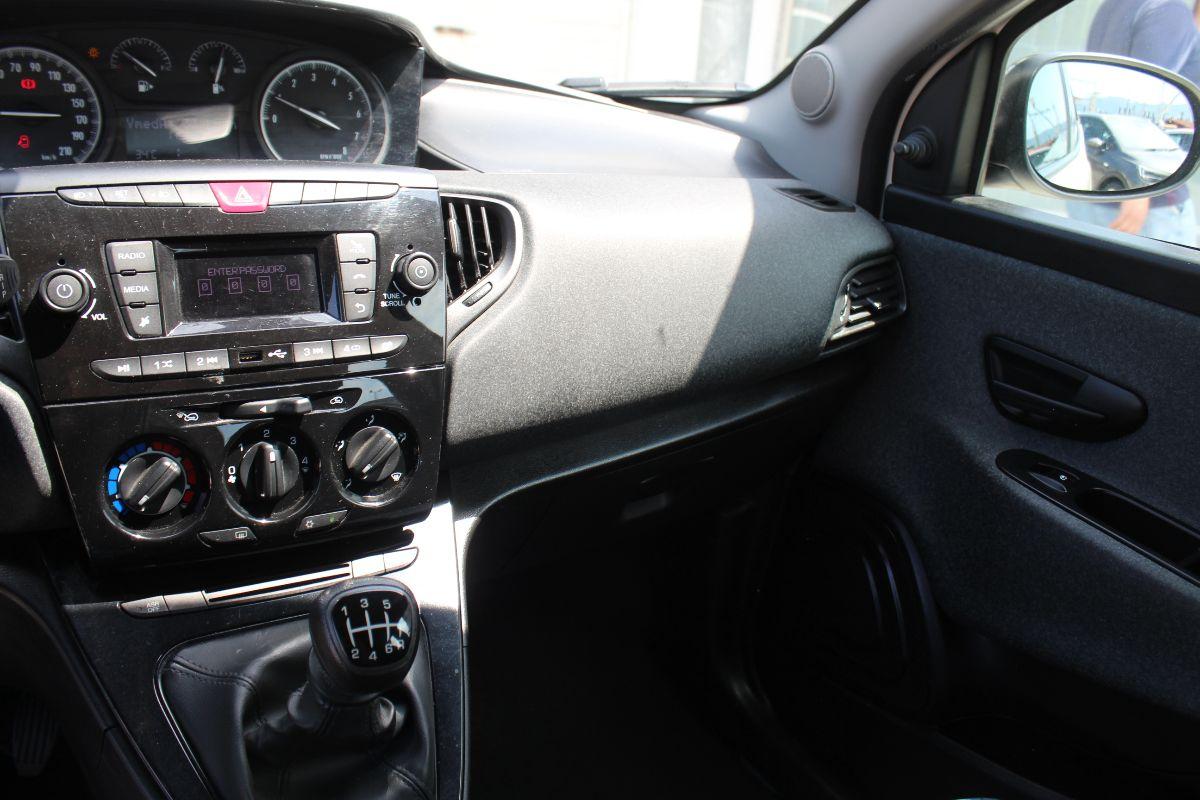 LANCIA - Ypsilon - 1.0 FireFly 5p.S&S Hybrid Silver