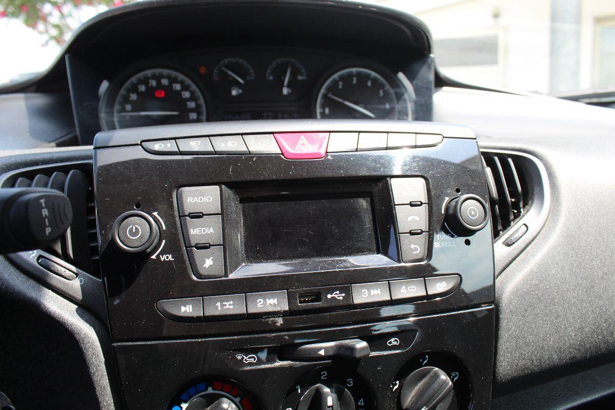 LANCIA - Ypsilon - 1.0 FireFly 5p.S&S Hybrid Silver