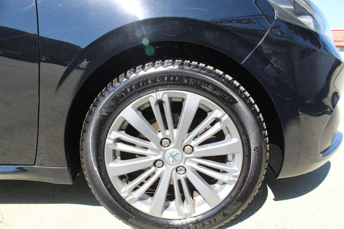 PEUGEOT - 208 - PureTech 82 3p. GPL Access