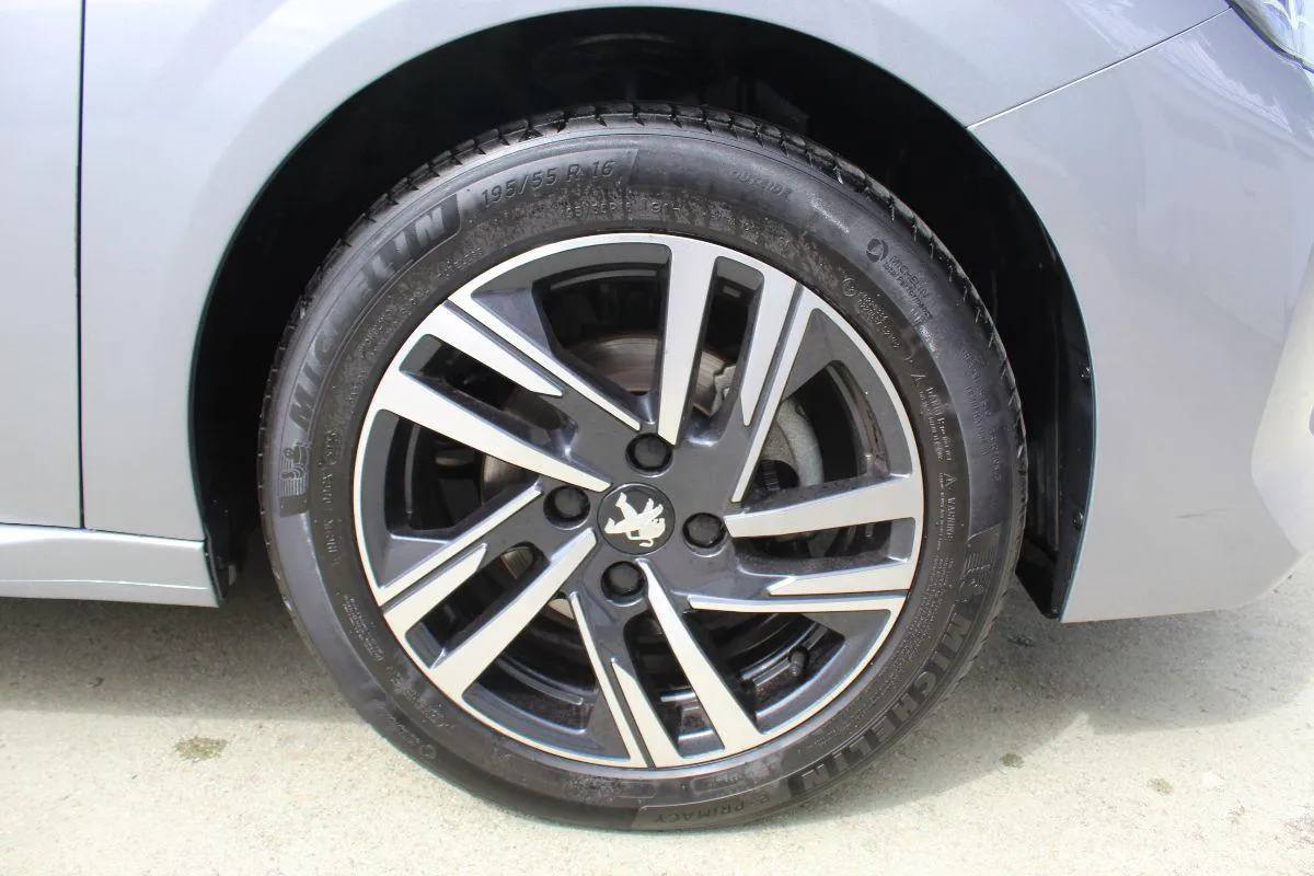 PEUGEOT - 208 1.2 puretech Style