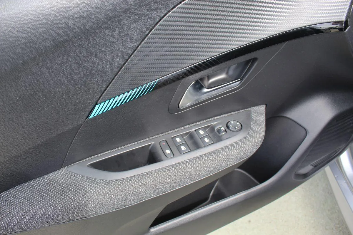 PEUGEOT - 208 1.2 puretech Style