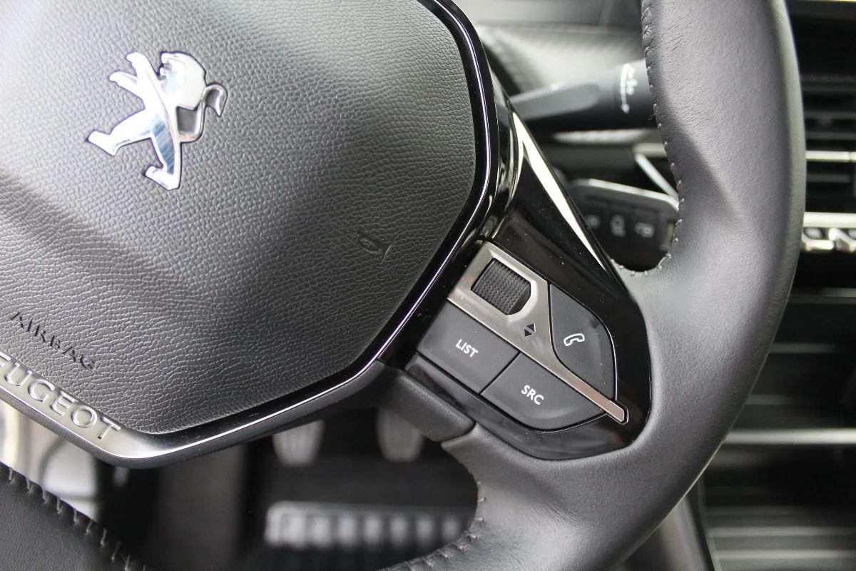 PEUGEOT - 208 1.2 puretech Style
