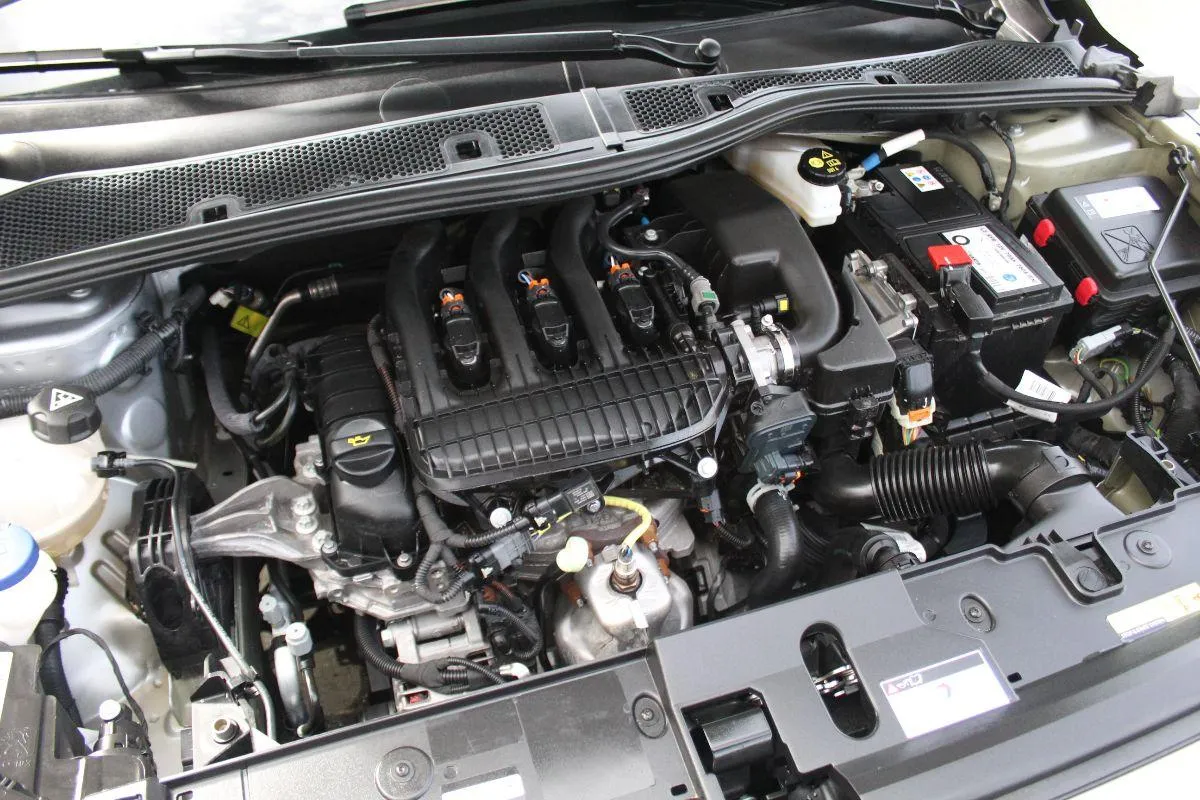 PEUGEOT - 208 1.2 puretech Style